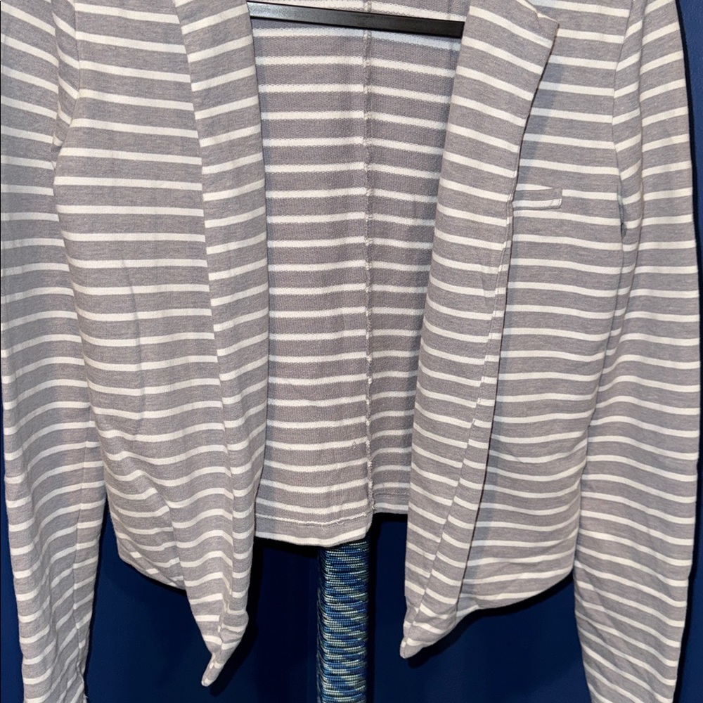 So Authentic American Heritage- Gray Striped Open Front Blazer/Cardigan Size XS - Picture 9 of 14